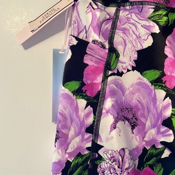 NWT Victoria’s Secret Incredible Essential Leggings - Picture 12 of 16